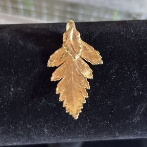 Leaf Pendant Gold Tone. 1 1/2” Length. Nature, Outdoors